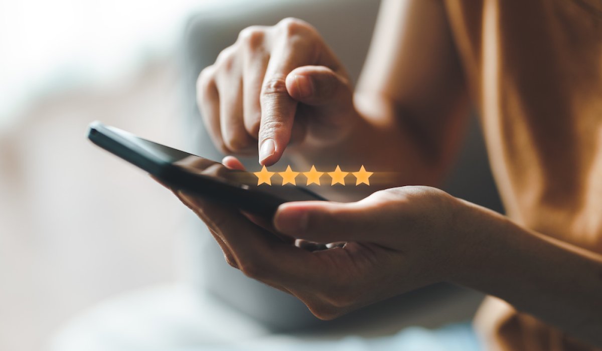 Customer submits feedback stars rating