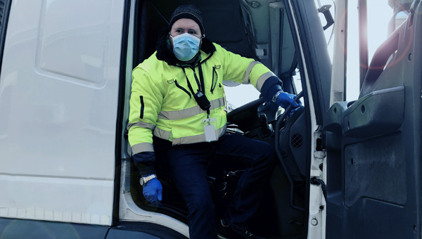 Lorry driver masked covid19