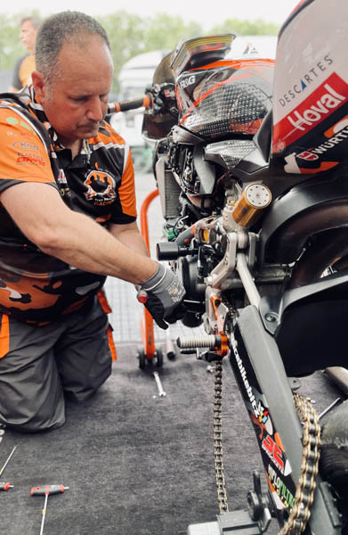 true heroes racing with Descartes Sponsorship on arm mechanic